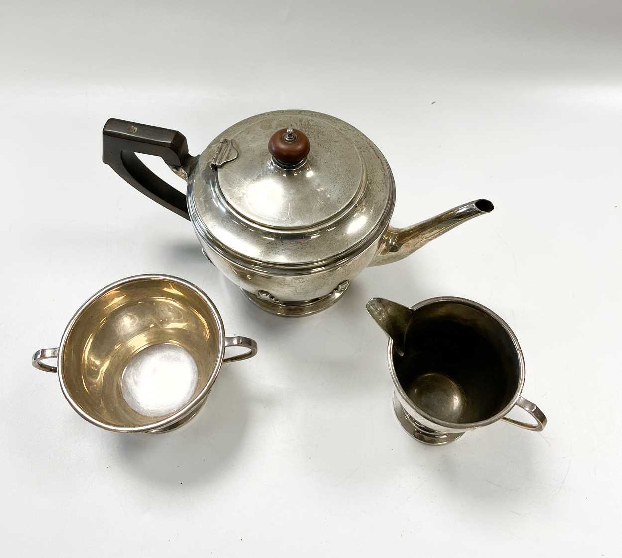 A George VI silver 3-piece tea set, - Image 2 of 6
