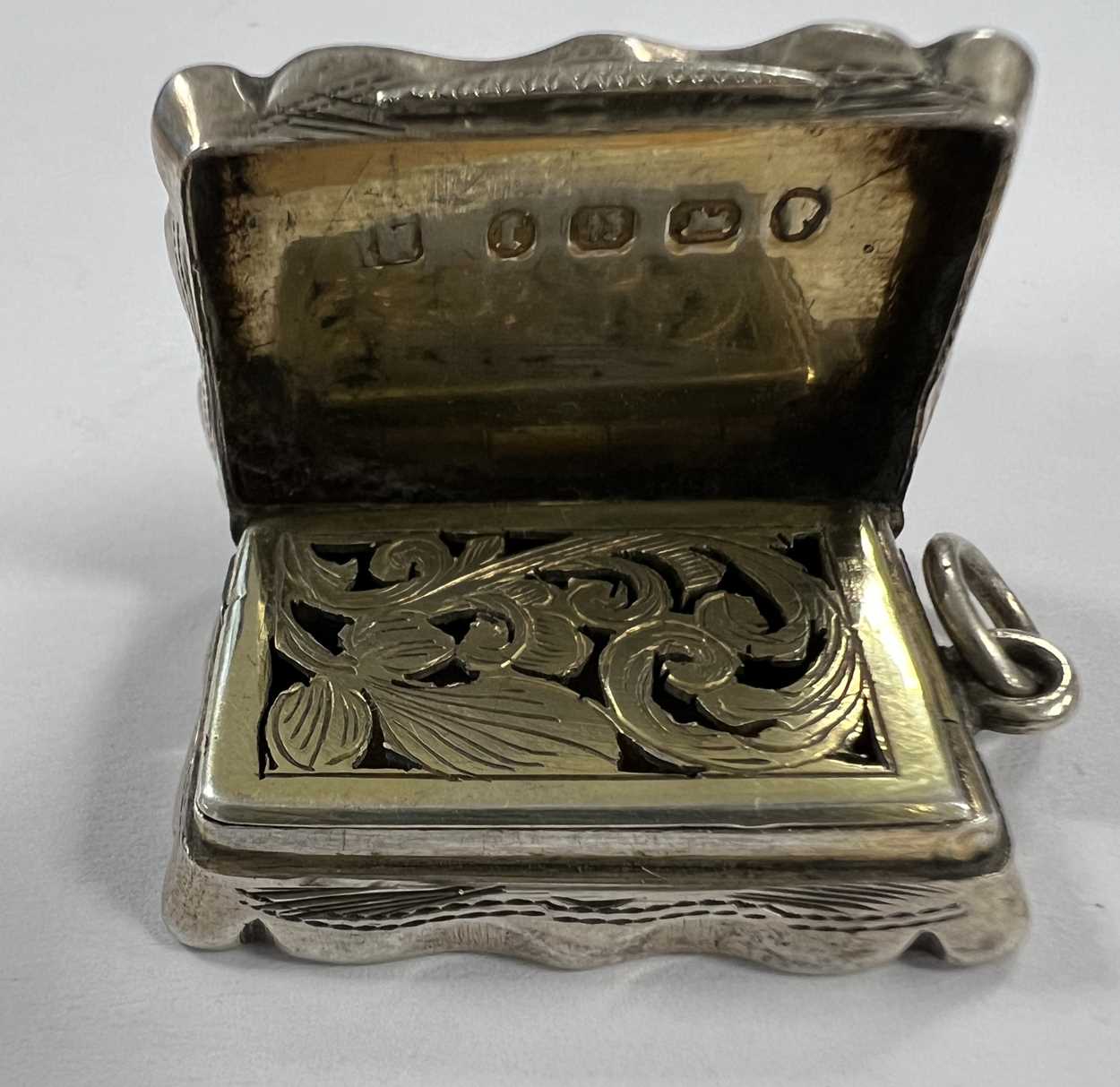 A 19th century silver snuff box, mark of Joseph Willmore, together with two vinaigrettes, - Image 7 of 12
