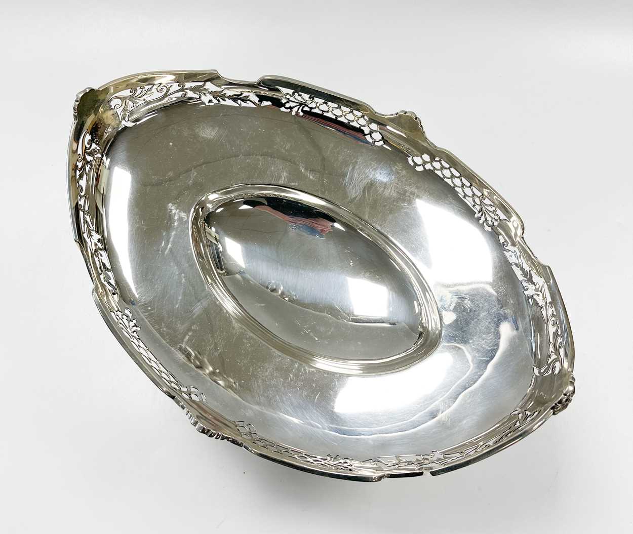 A George V silver fruit bowl - Bild 2 aus 5