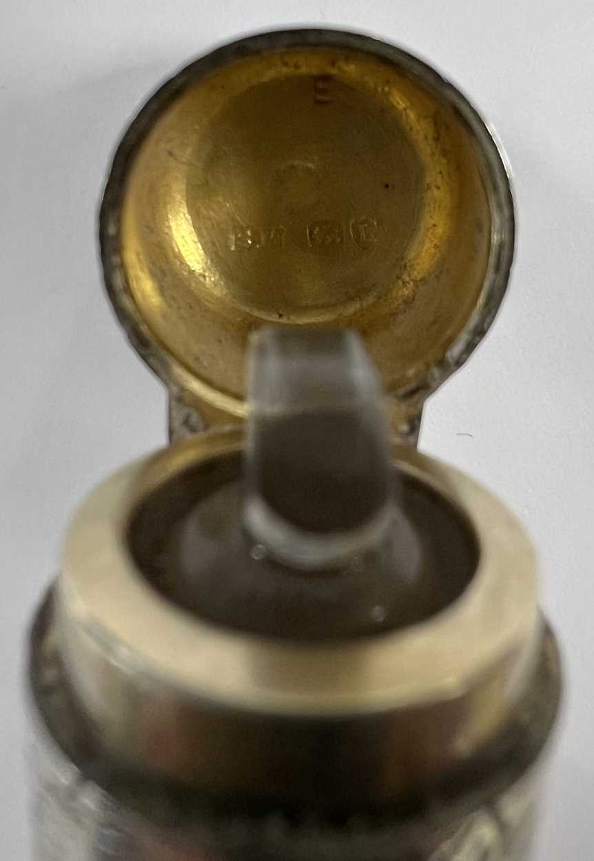 A Victorian silver scent bottle, mark of Sampson Mordan, - Image 5 of 6