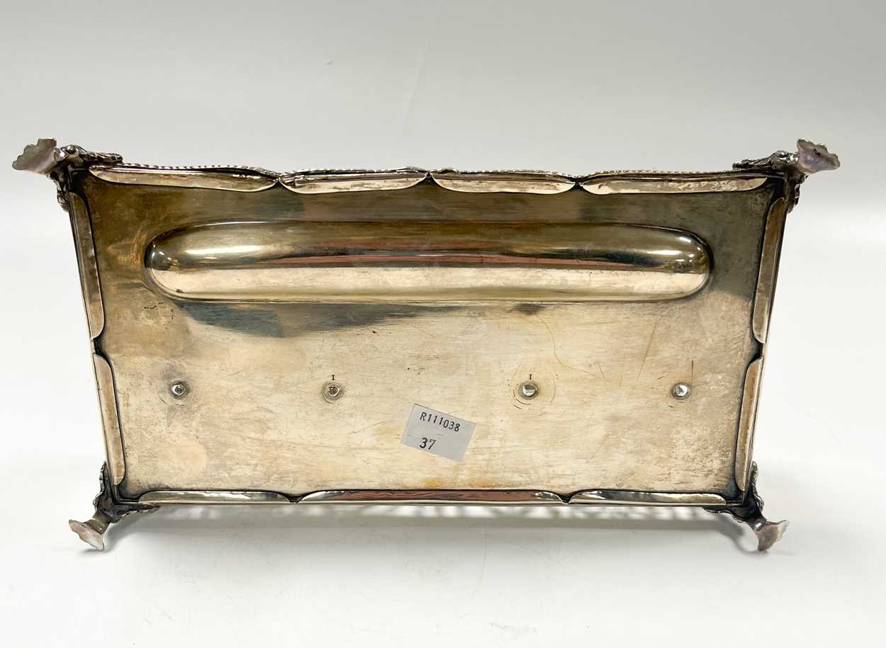 An Edward VII silver desk ink stand, - Image 6 of 7