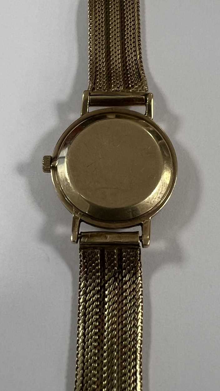 Rotary - A 9ct gold wristwatch, - Bild 2 aus 7