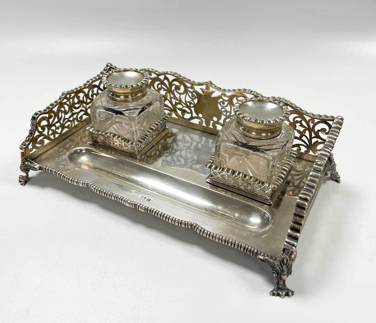 An Edward VII silver desk ink stand, - Image 2 of 7