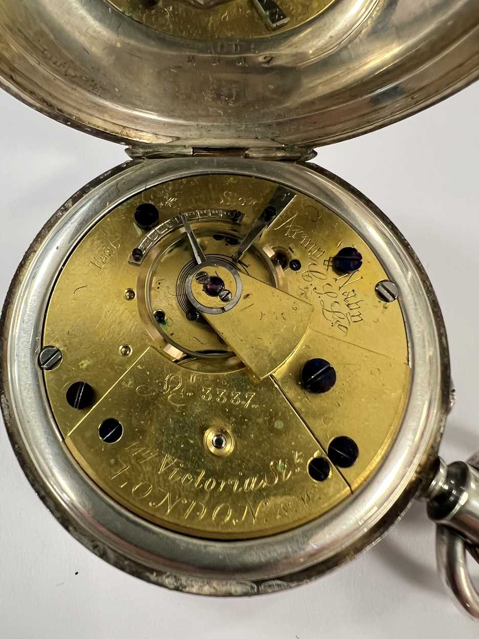 Army & Navy Co-operative Society, London - A Victorian silver half hunter pocket watch with later wa - Bild 7 aus 11