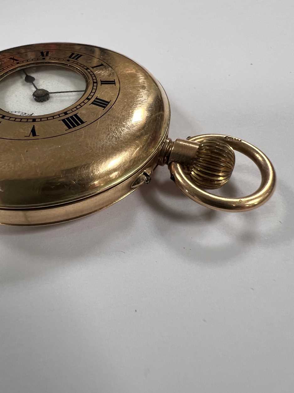 Unsigned - An early 20th century 9ct gold half hunter pocket watch, - Bild 4 aus 9