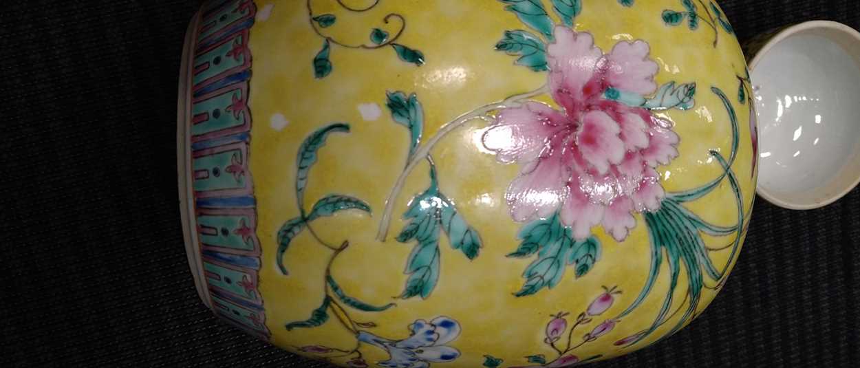 Asian ceramics to include a Chinese rouleau vase (restored), a 20th century punch bowl, yellow - Image 16 of 27