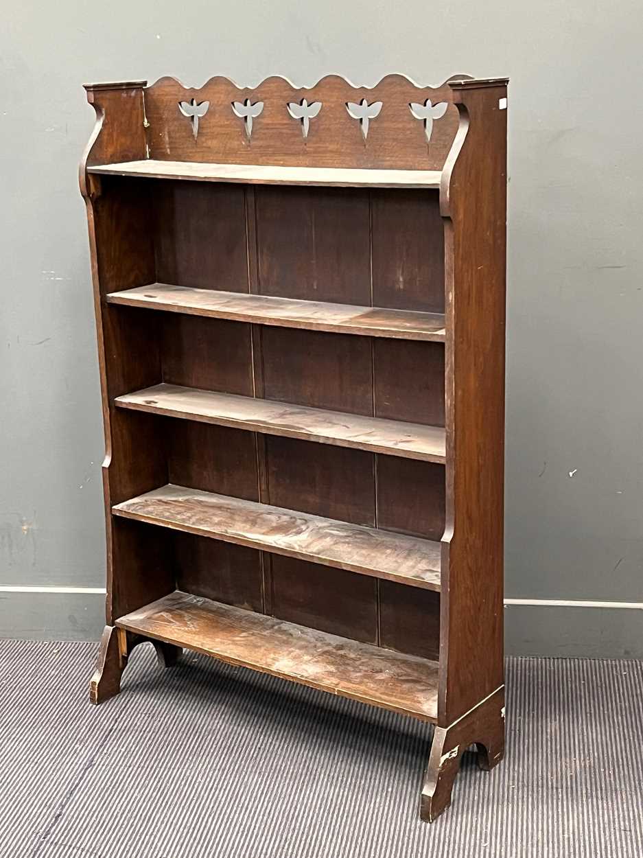 An oak Arts and Crafts book shelf with four open shelves and pierced arched sides 125 x 61 x 21cm, - Image 3 of 4