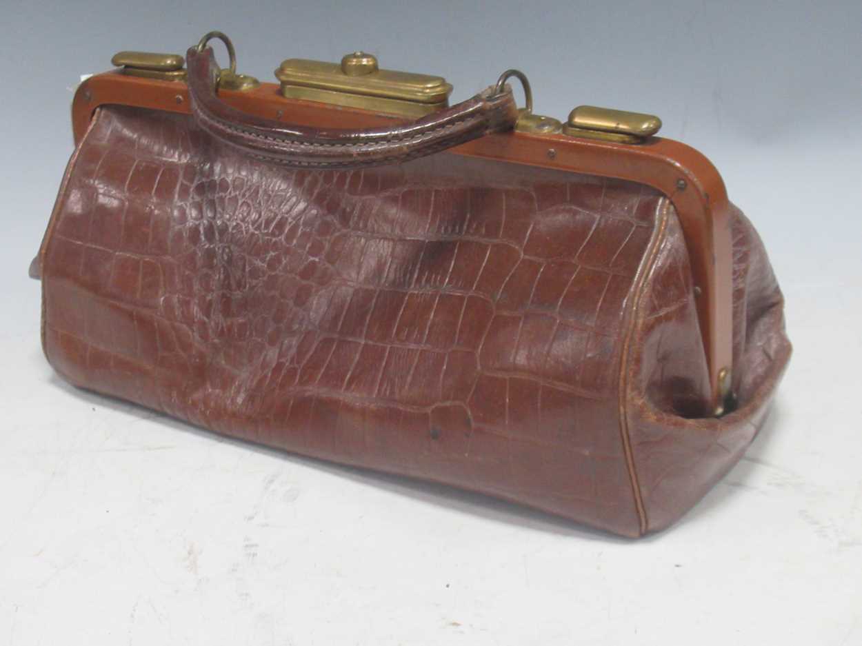 A small hand valise, or hand bag in crocodile leather with brass catches, early 20th century. 22 x