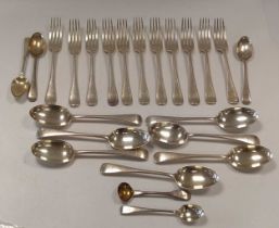 A collection of silver flatware comprising 11 dessert forks, 7 dessert spoons, etc. 1022.8g (32.