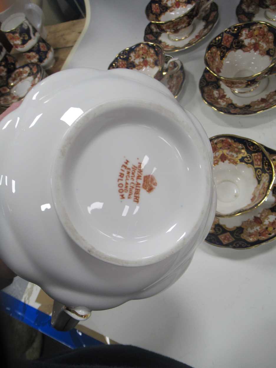An extensive Royal Albert service in good condition consistent with low use - Image 4 of 6