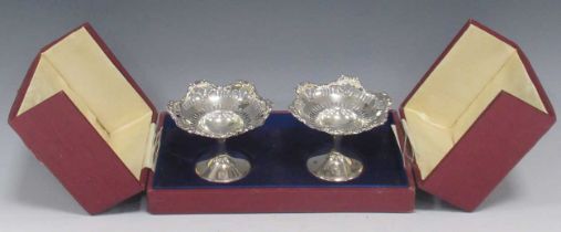 A pair of monarch silver salts/bon-bon pedestal dishes (boxed); a Worcester salt/table vase in the