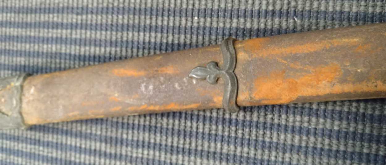 A Japanese WW2 regulation sword with rusted scabbard, of typical design We do not offer a packing - Image 9 of 17