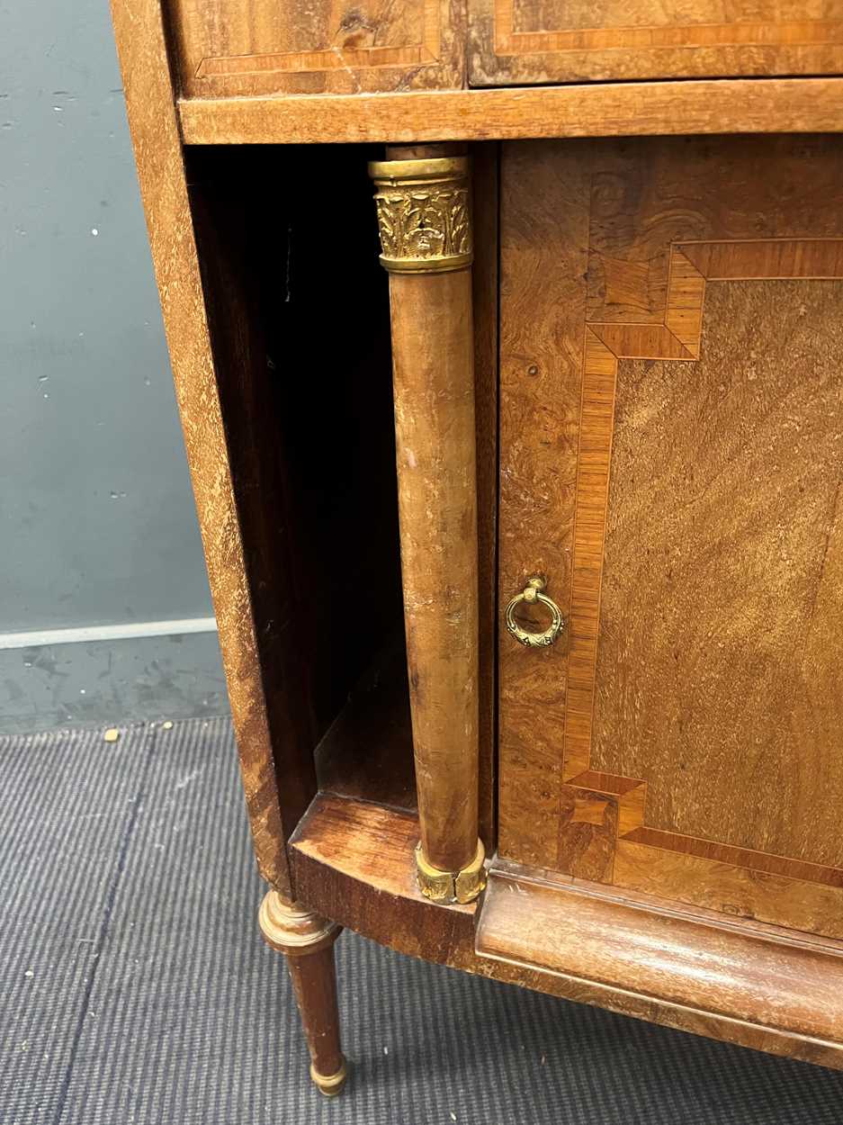 A Continental marble topped commode with marble top circa 1900 with bow front, the single drawer - Image 2 of 5