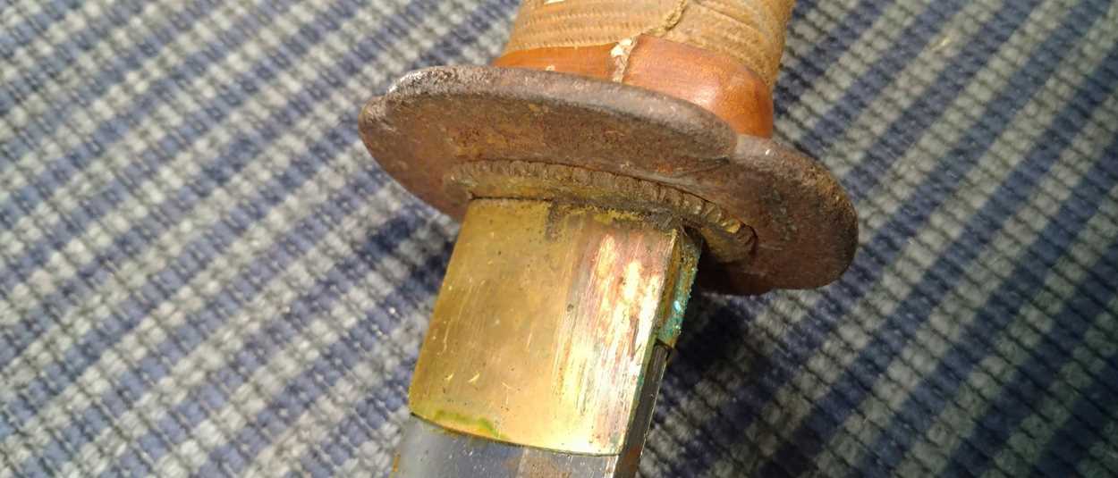A Japanese WW2 regulation sword with rusted scabbard, of typical design We do not offer a packing - Image 16 of 17