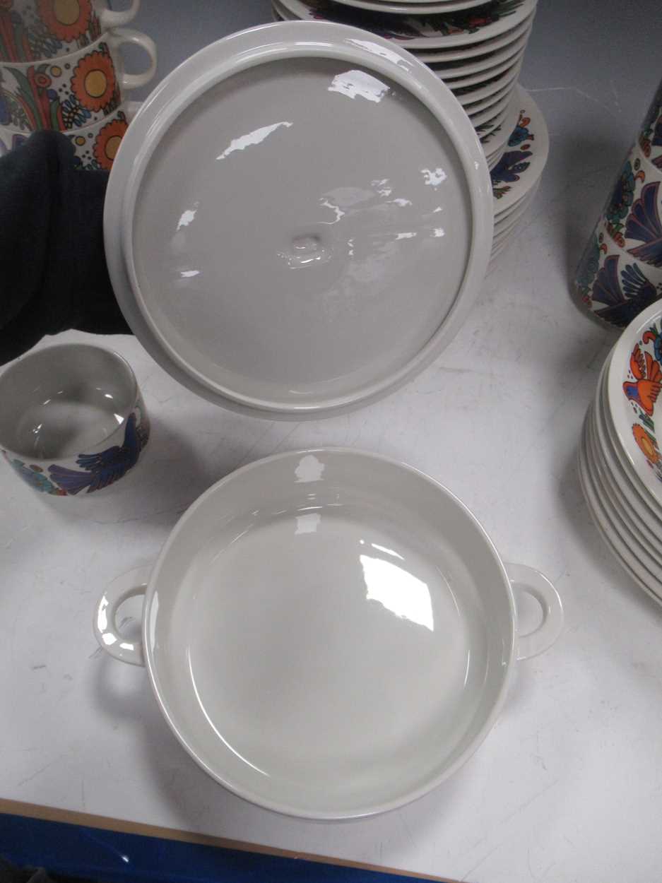 A Villeroy & Boch 'Acapulco' pattern dinner and tea service, comprising eight dinner plates, eight - Image 3 of 4