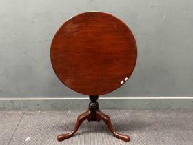 A George III mahogany tripod table circular tilt-top over a turned support on cabriole legs 71 x