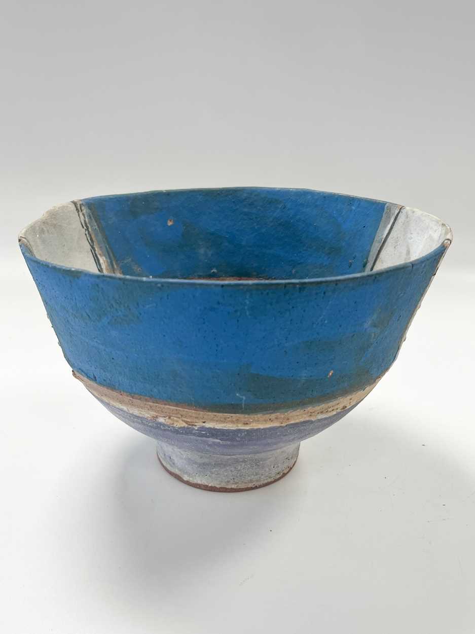 § Robin Welch (1936-2019), a stoneware footed bowl, circa 1987, - Image 4 of 7