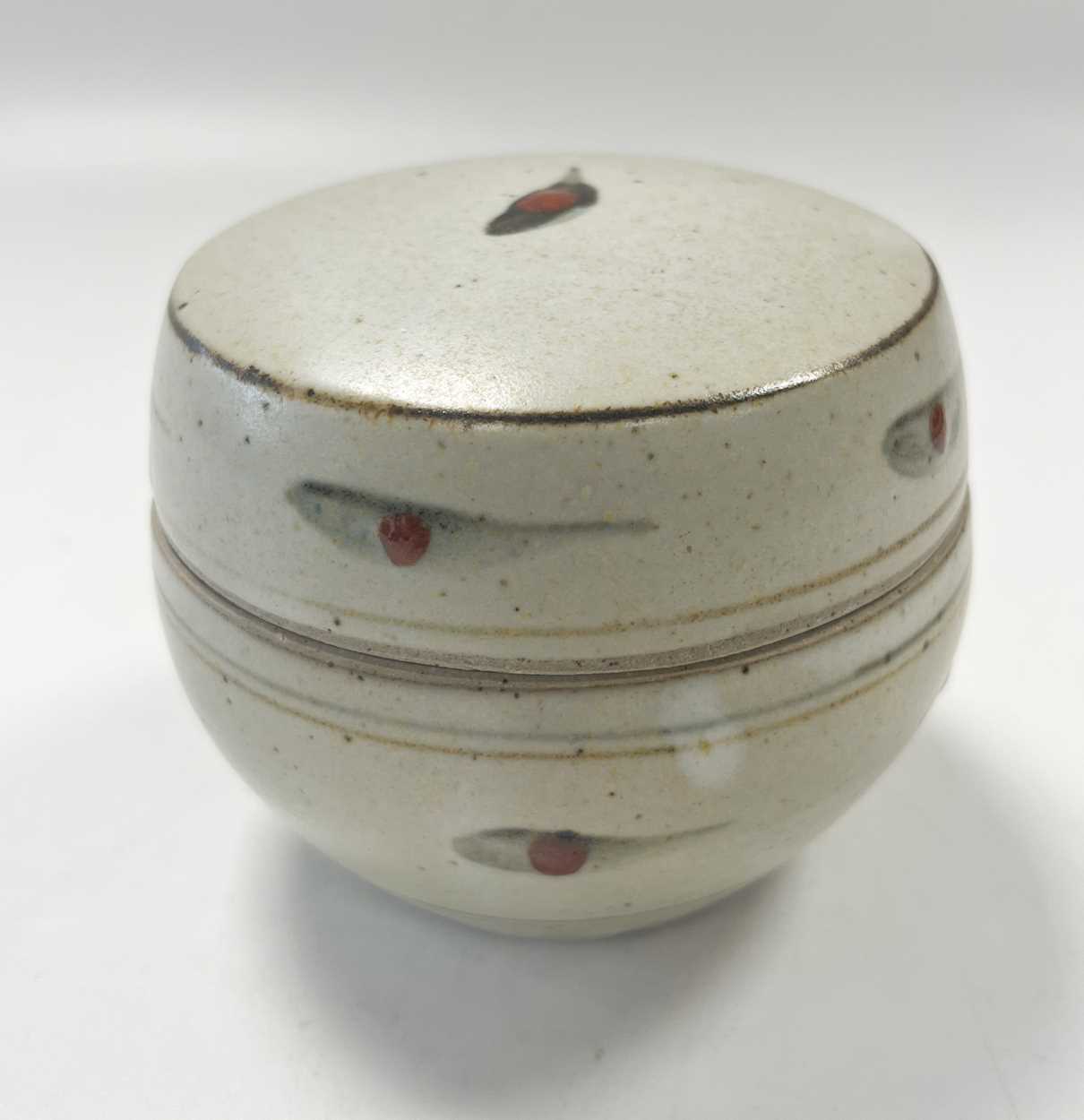 § David Leach OBE (1911-2005) at Lowerdown Pottery, a small stoneware lidded bowl, - Image 3 of 9