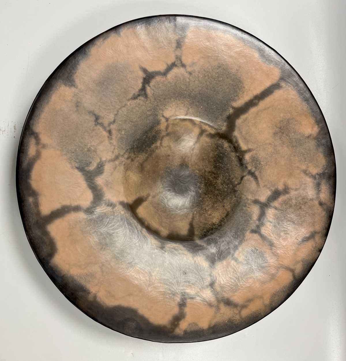 § Gabriele Koch (1948-), a particularly large smoke-fired and burnished charger, - Image 2 of 10