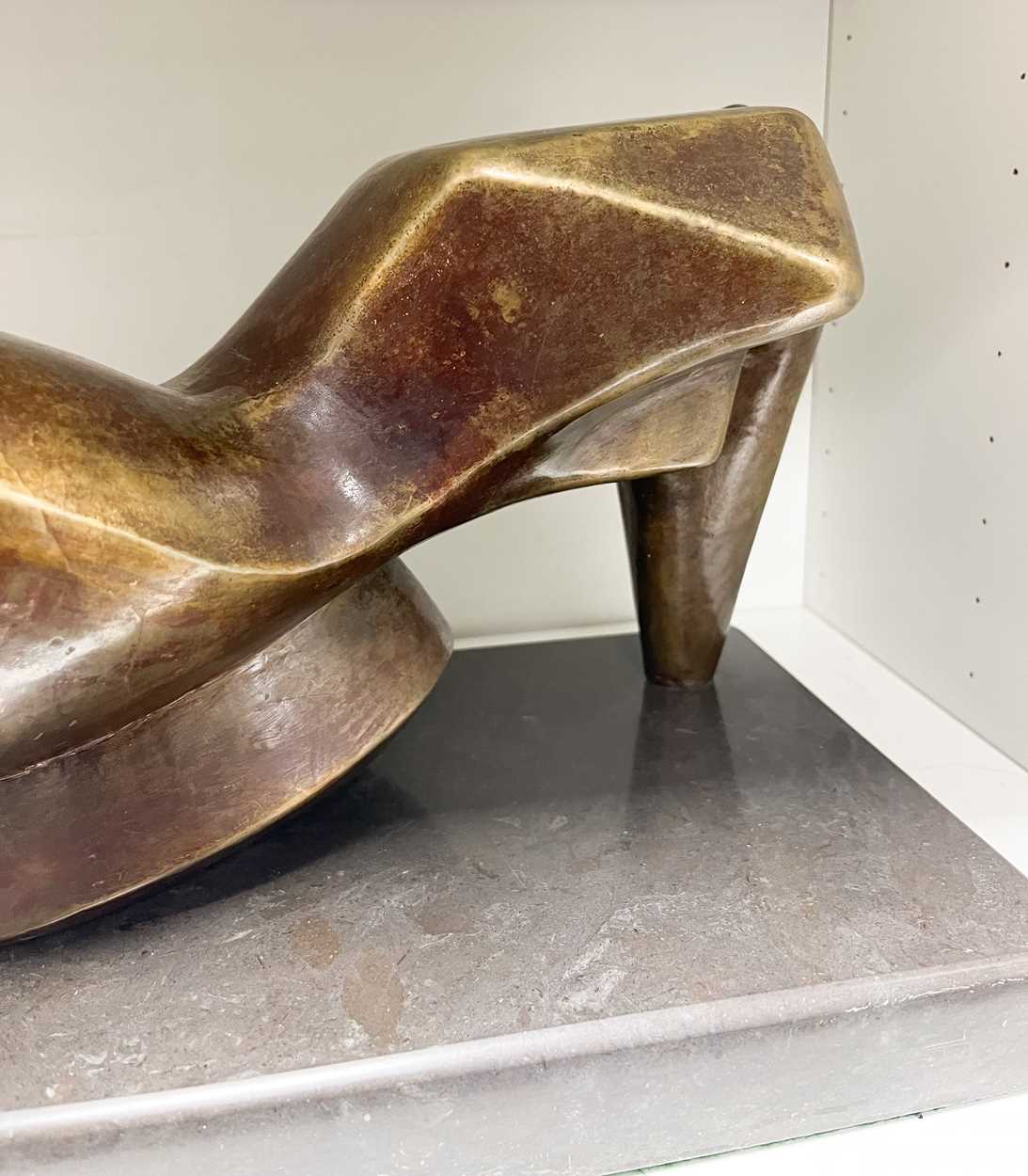 § Stephen Williams (1960-), Reclining Figure #1, circa 2000, - Bild 2 aus 6