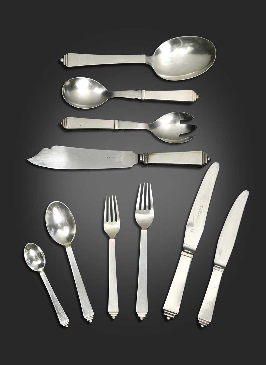 Harold Nielsen for Georg Jensen, a composed Danish metalwares Pyramid pattern flatware service,