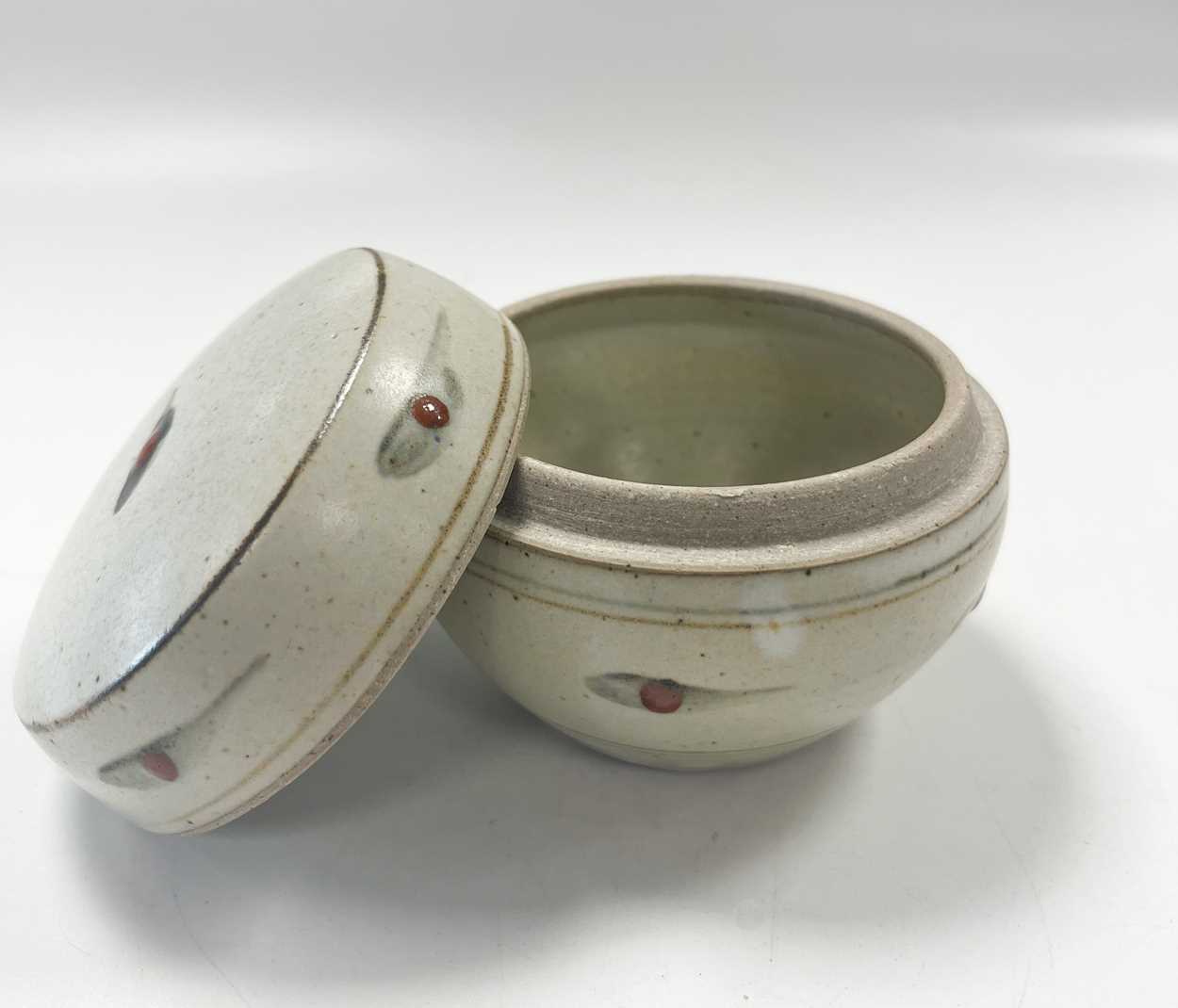 § David Leach OBE (1911-2005) at Lowerdown Pottery, a small stoneware lidded bowl, - Image 6 of 9