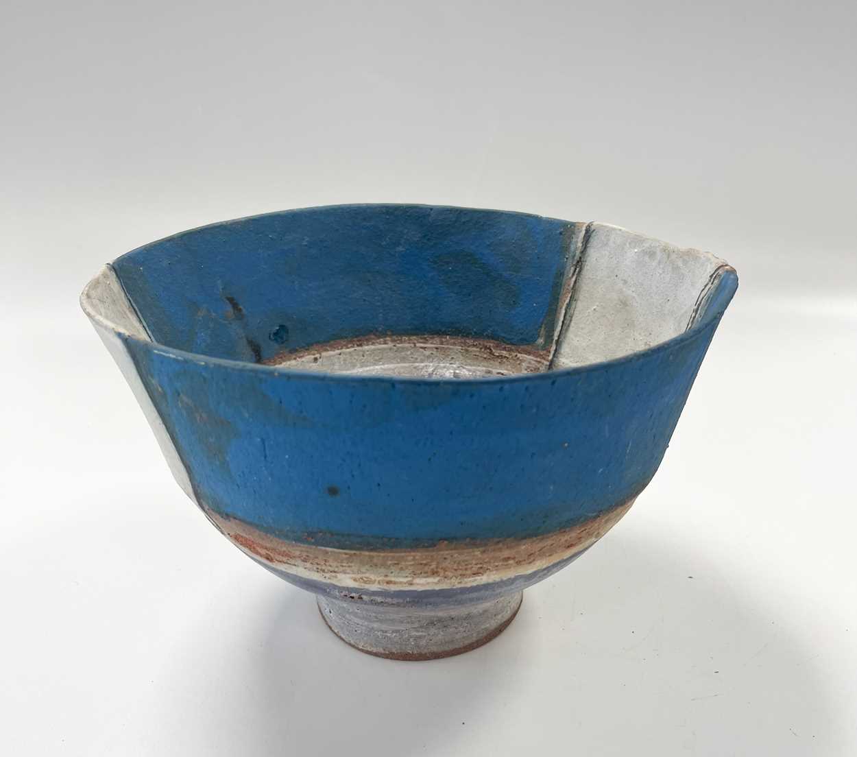 § Robin Welch (1936-2019), a stoneware footed bowl, circa 1987, - Image 2 of 7