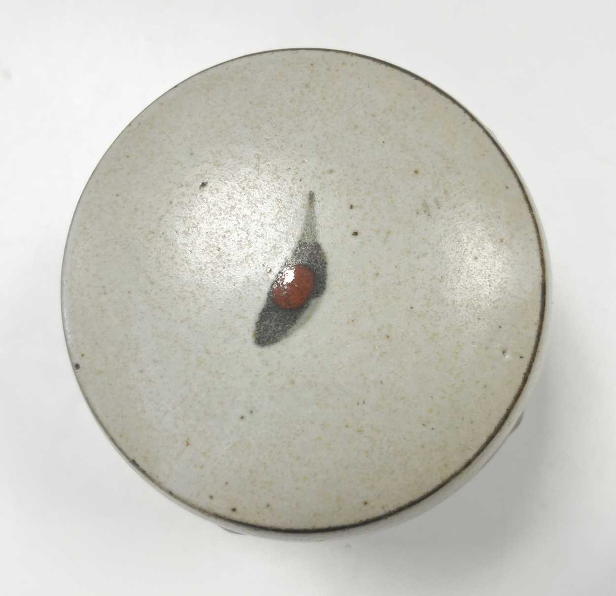 § David Leach OBE (1911-2005) at Lowerdown Pottery, a small stoneware lidded bowl, - Image 5 of 9