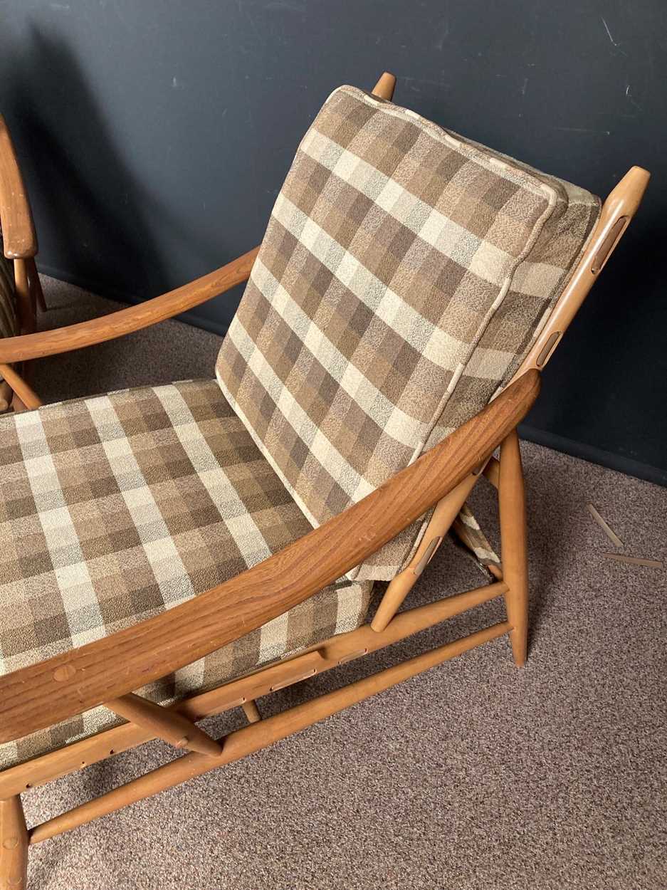 A pair of rare Ercol 442 lounging chairs, - Bild 8 aus 8
