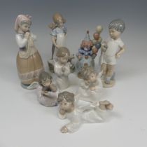 A small quantity of Lladro Figures, to comprise 'Littlest Clown' 5811, 'Playful Kittens' 5232,