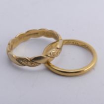 An 18ct yellow gold Band, with alternate plain and foliate sections, Size P, 3.6g, together with a