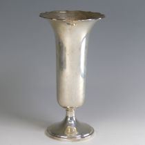 A George V silver Vase, by Walker & Hall, hallmarked Sheffield, 1927, with flared shaped rim and