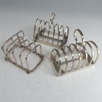 An Edwardian silver five bar Toast Rack, by Johnson, Walker & Tolhurst Ltd, hallmarked London, 1902,