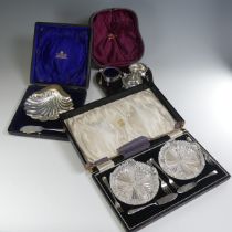 A cased Edwardian silver three piece Cruet Set, by Walker & Hall, hallmarked Sheffield, 1901, with