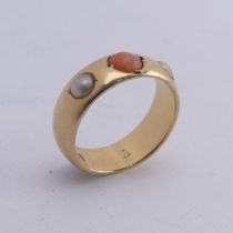 A coral and cultured pearl three stone Ring, the 18ct yellow gold band set with central circular