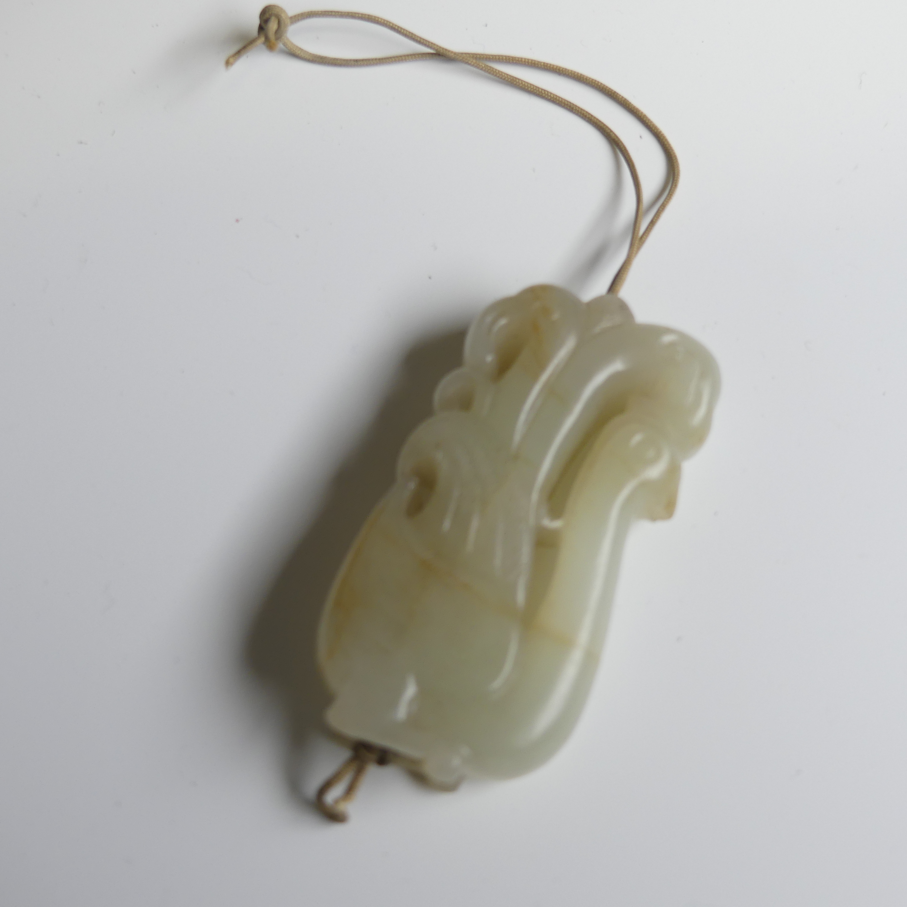 A small quantity of Chinese Jade, to comprise a Tiger Jade recumbent Dog, 8cm x 5cm, together with a - Image 6 of 26