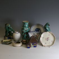 A quantity of decorative 20thC Chinese Ceramics, comprising a crackleware Bottle Vase, H 24cm, a