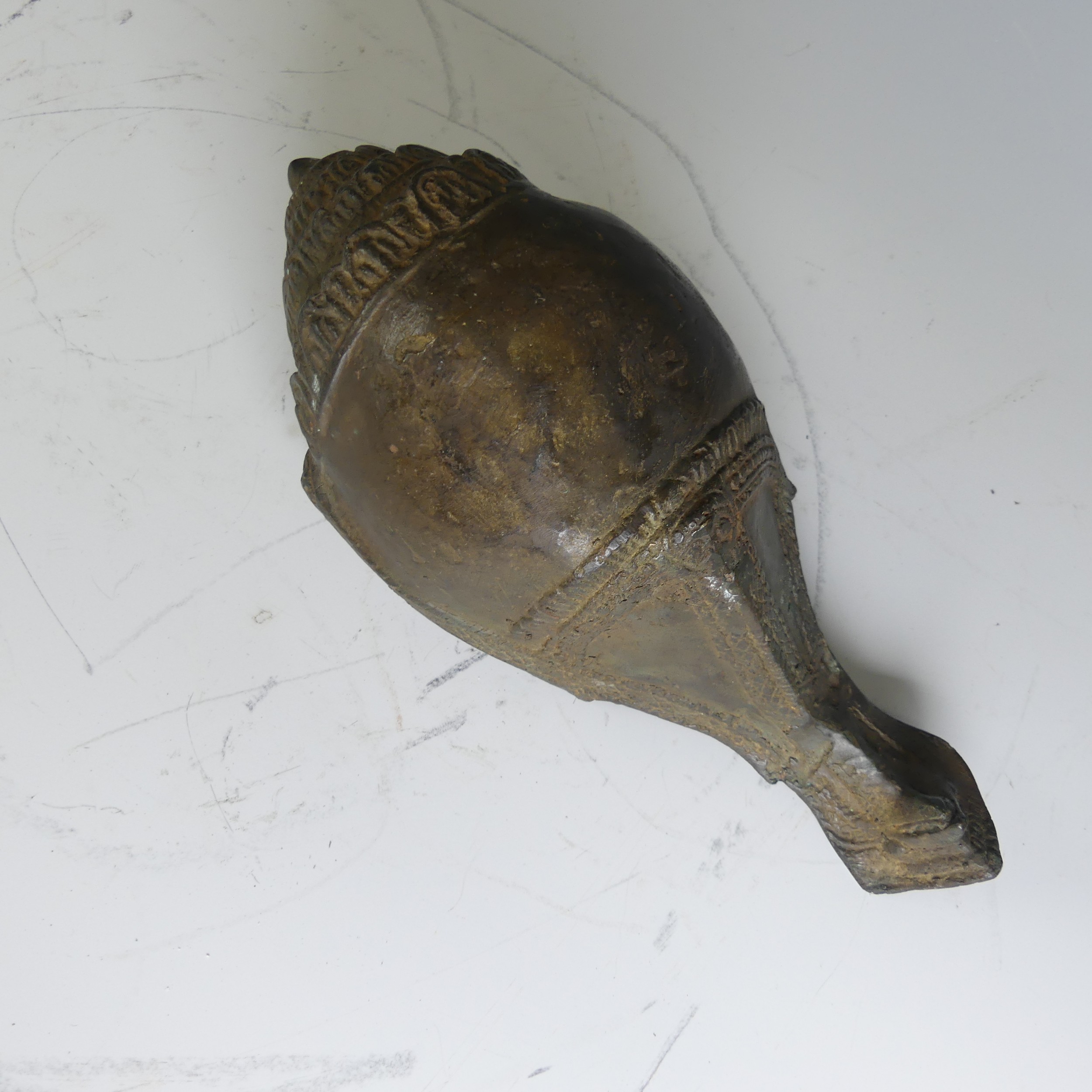 An unusual antique Thai bronze ceremonial drinking Vessel / Conch, L 28 cm. - Image 7 of 8