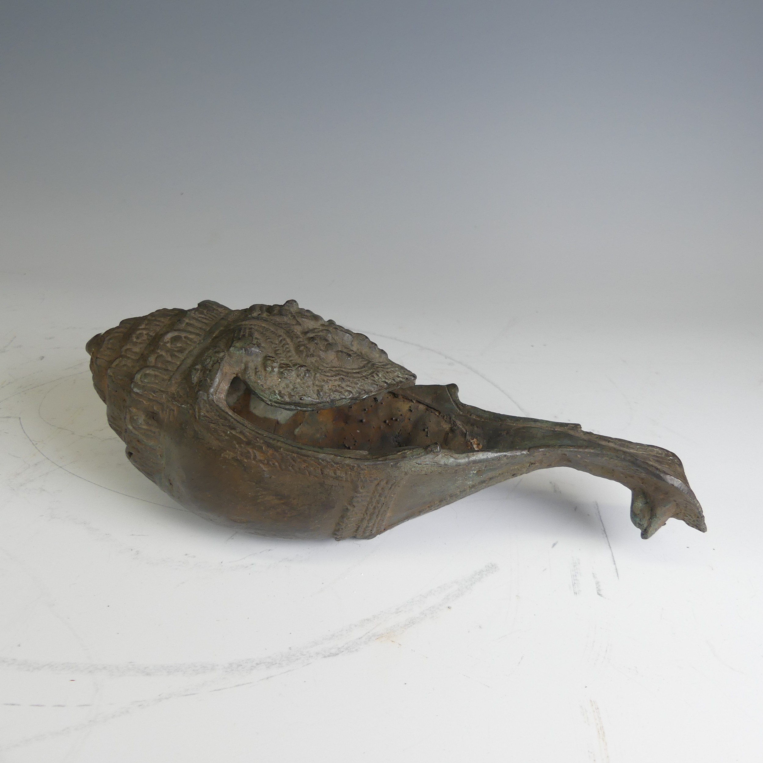 An unusual antique Thai bronze ceremonial drinking Vessel / Conch, L 28 cm. - Image 4 of 8
