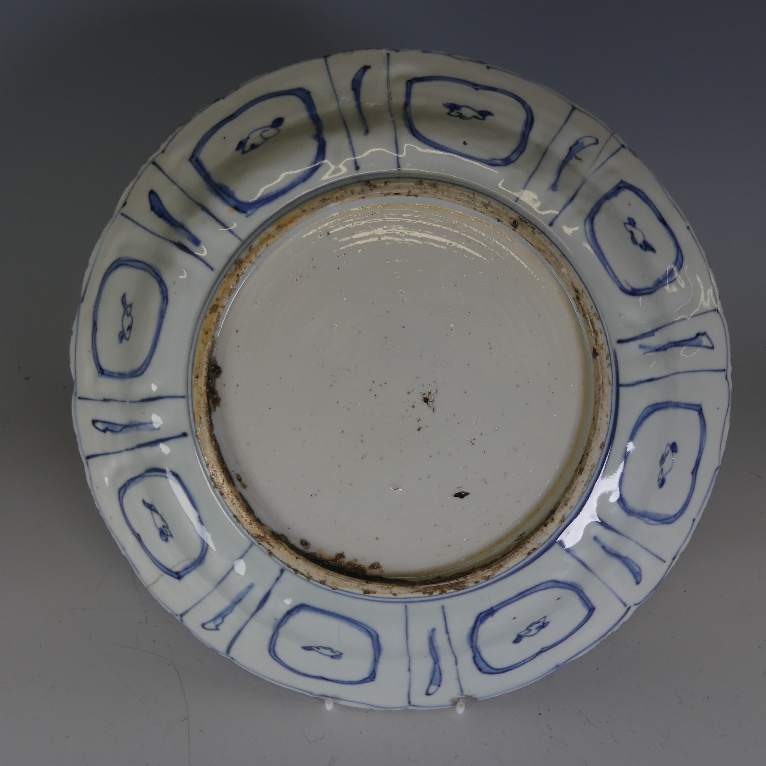 A 17thC Chinese blue and white kraak type porcelain Plate, decorated to the well with flower basket, - Image 2 of 2