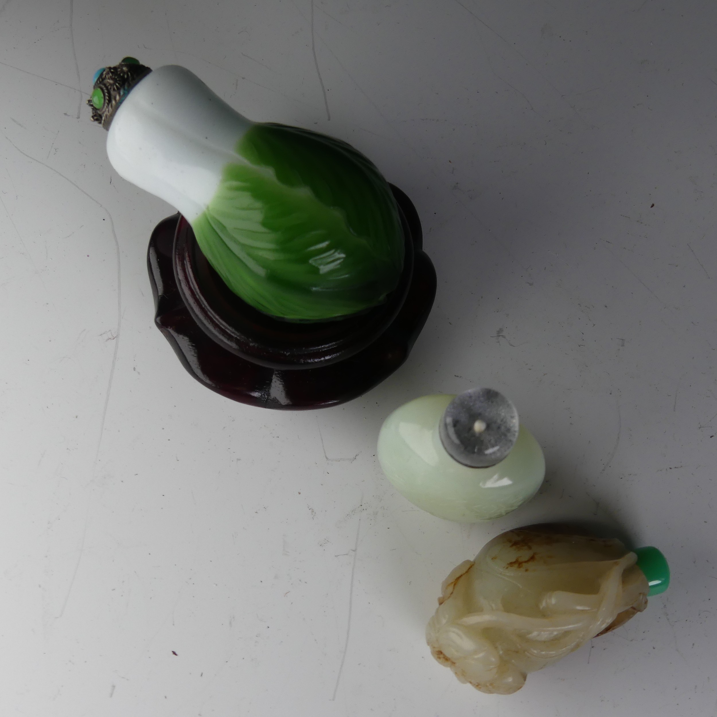 An antique Chinese carved jade Snuff Bottle, in the form of a seed pod, with associated stopper, H - Image 3 of 4