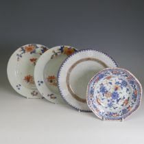 A pair of 18thC Chinese porcelain export Plates, decorated in underglaze blue with overpainted