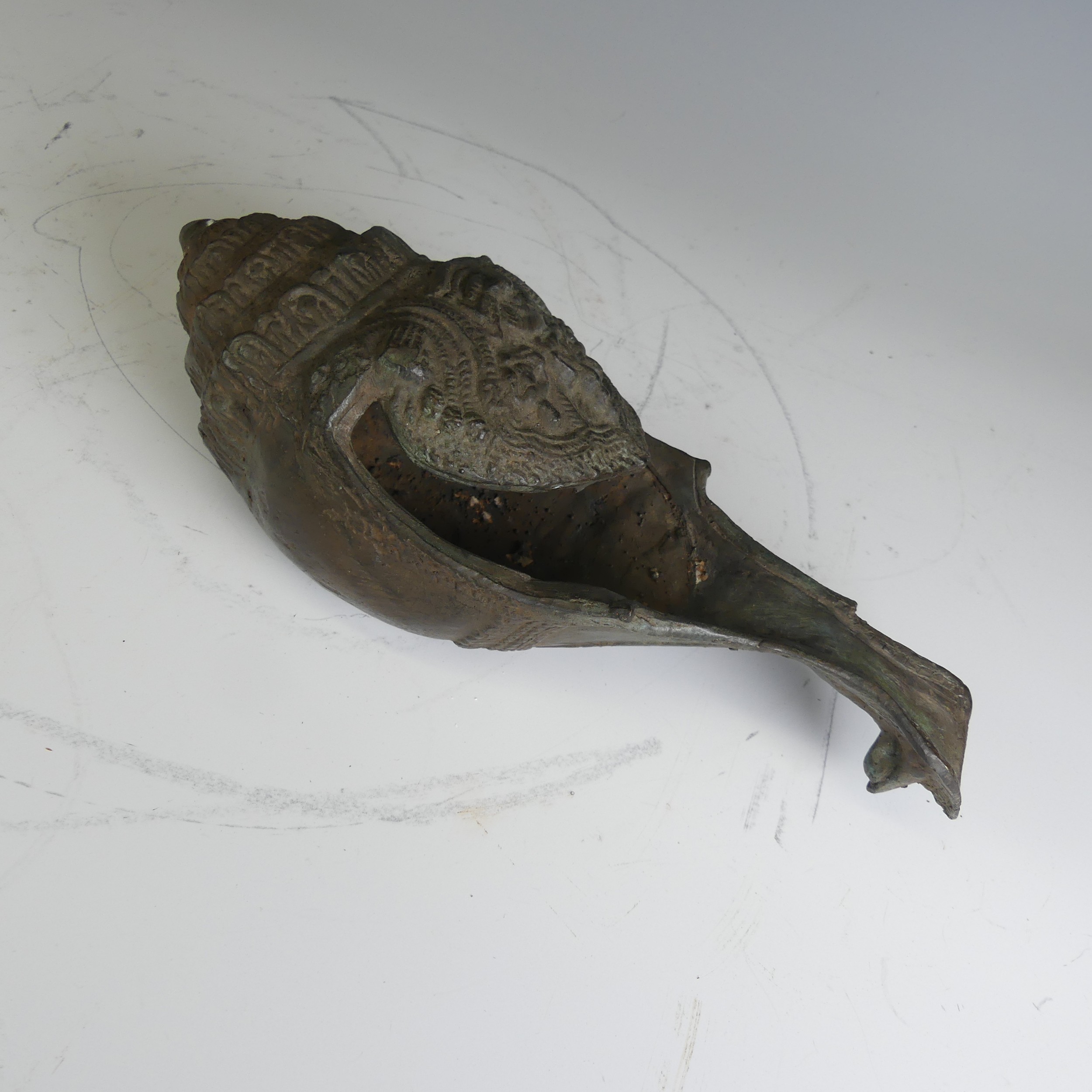 An unusual antique Thai bronze ceremonial drinking Vessel / Conch, L 28 cm. - Image 5 of 8