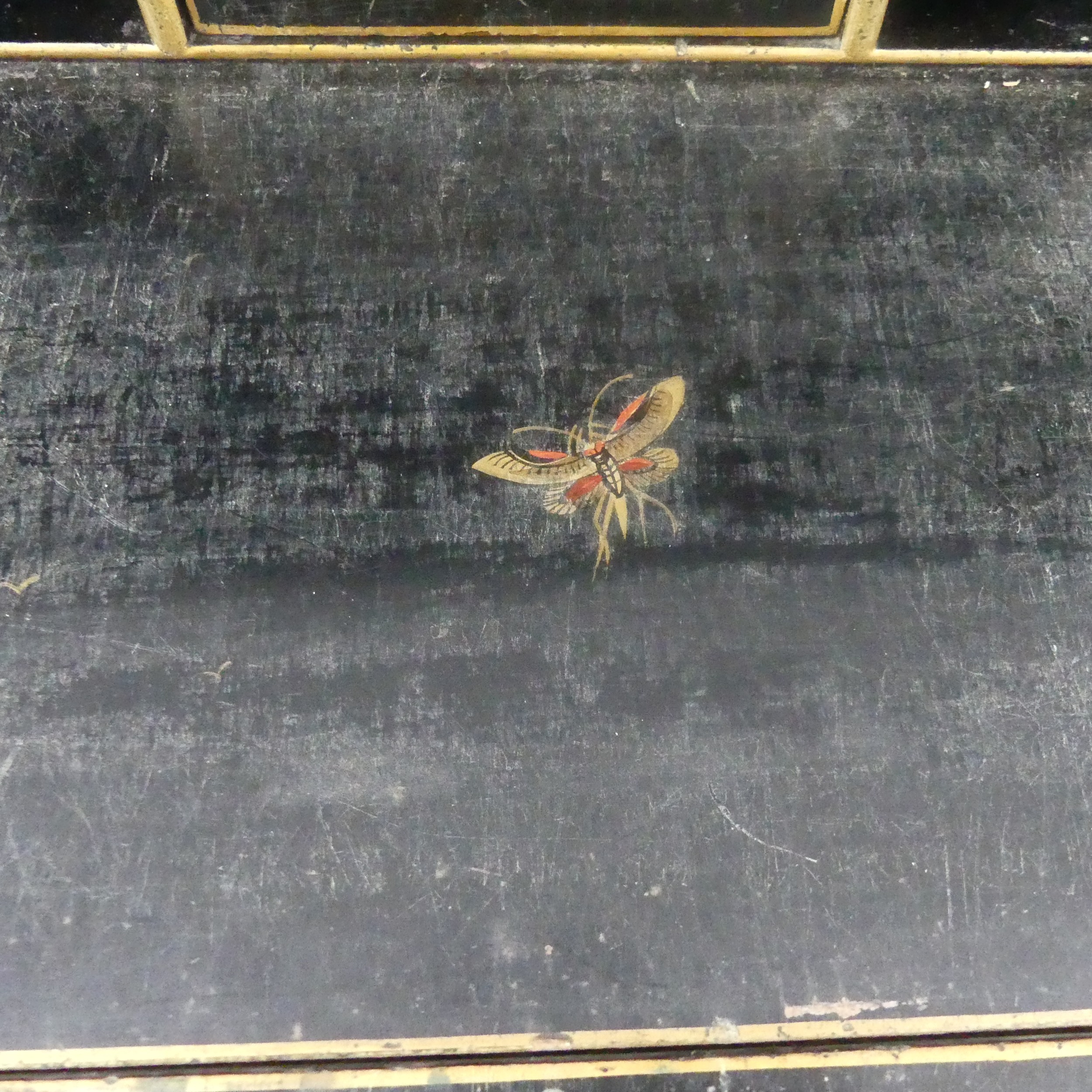 An early 20th century Chinoiserie Bureau, black lacquered and gilt painted decorations, sloped - Bild 6 aus 7