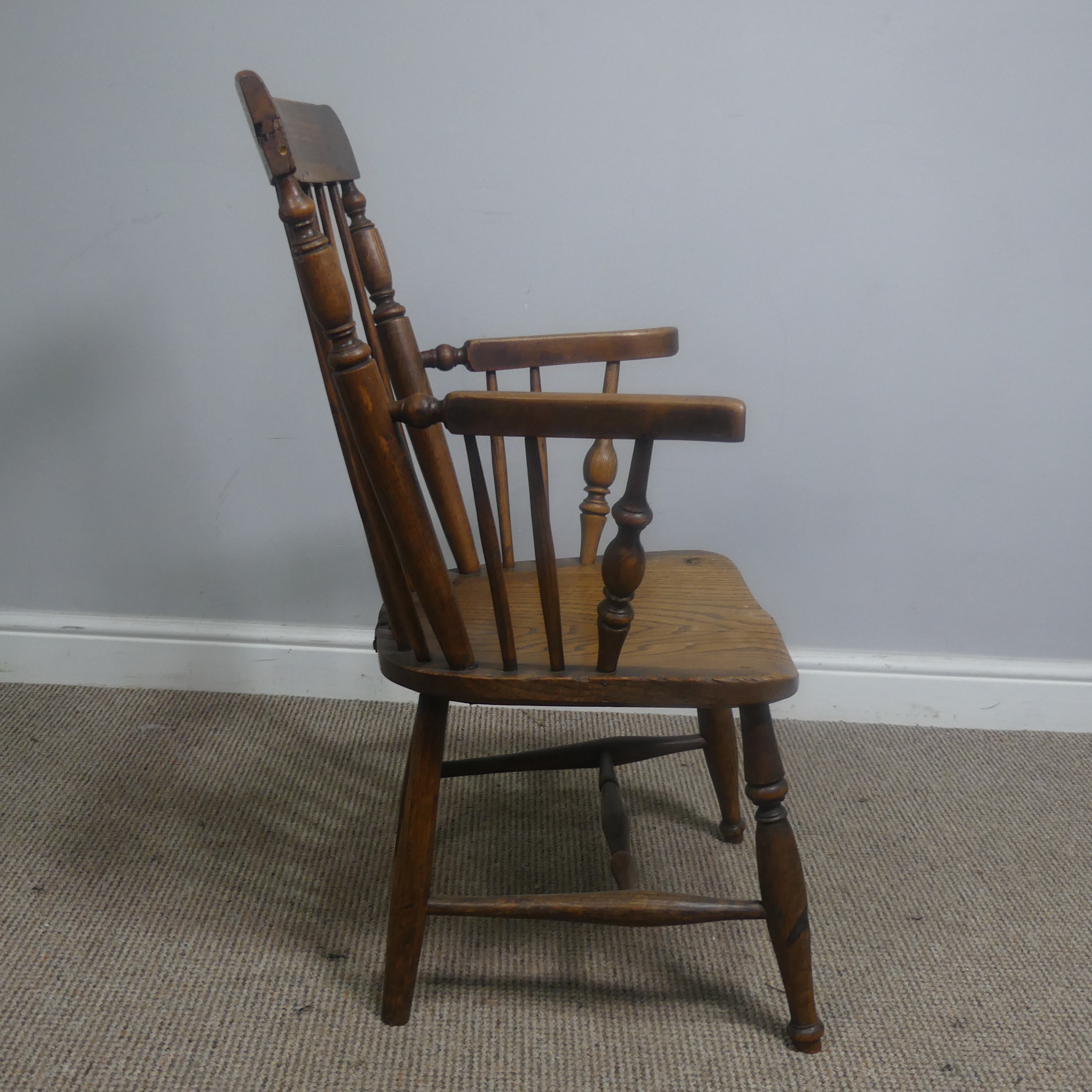 An antique ash and elm windsor Armchair, legs cuts down and with old metal repairs, W 57 cm x H 85 - Bild 3 aus 8