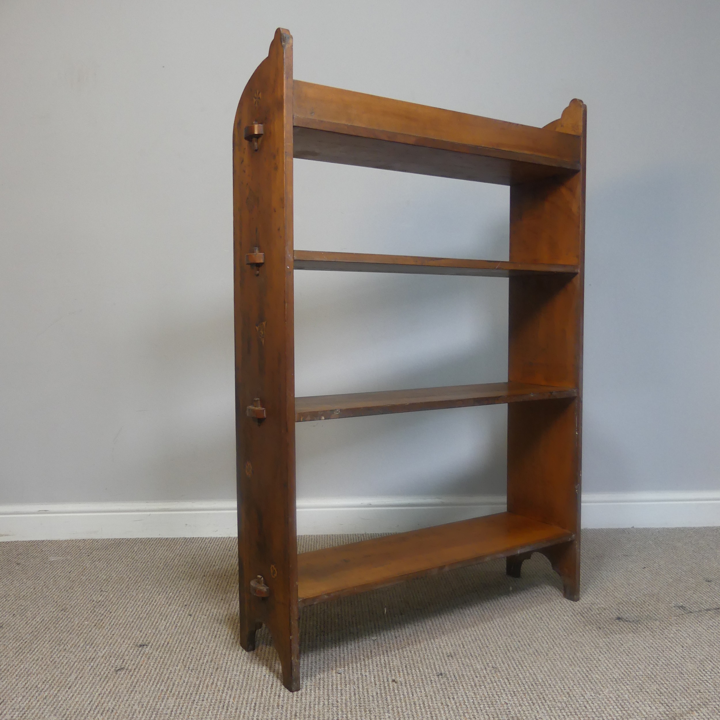 An Arts and Crafts oak open Bookcase, of pegged construction, with small marquetry patchwork, W 67.5 - Bild 14 aus 15