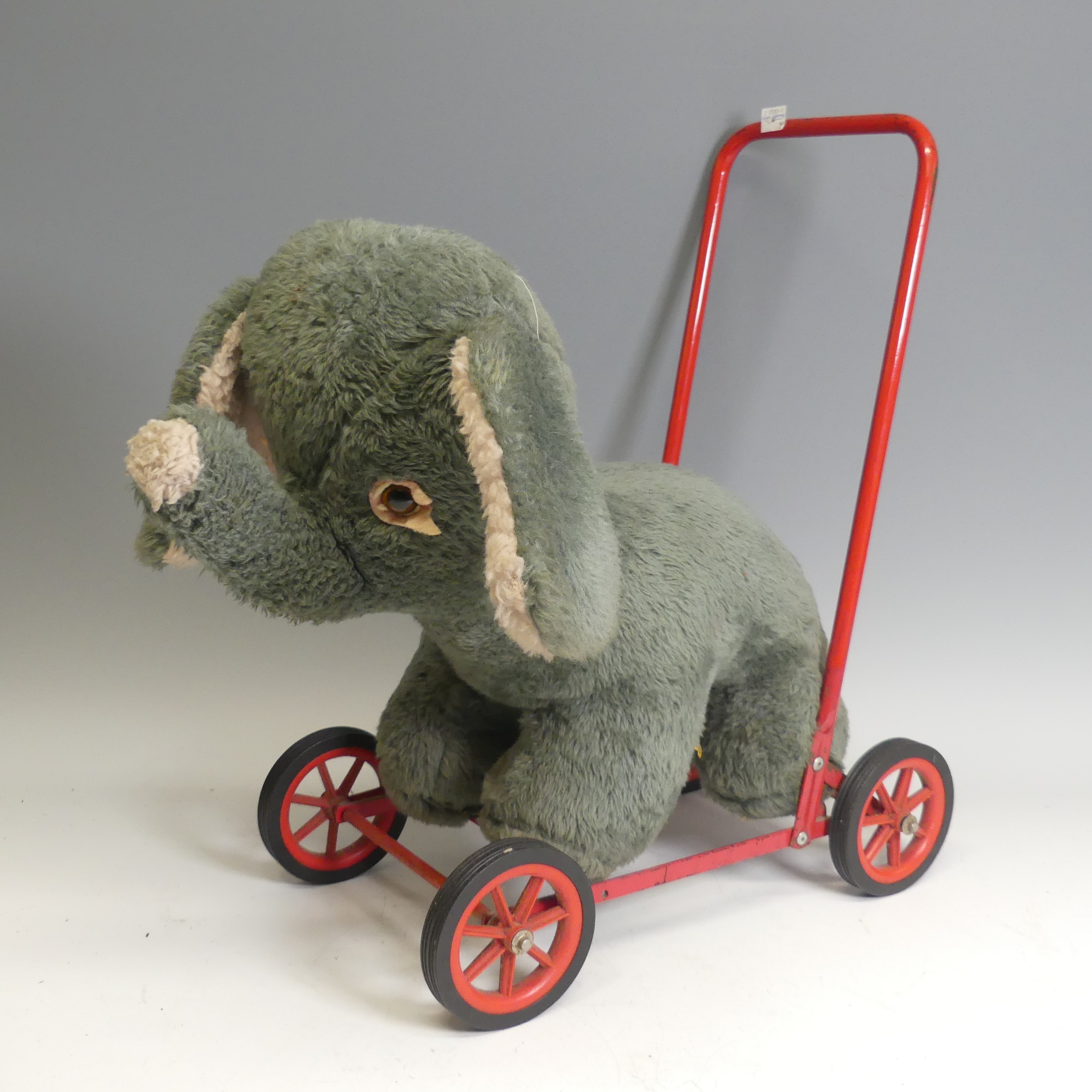 A vintage The Deans / Gwentoy Group push along plush elephant Toy, the handle 52cm high, together - Bild 5 aus 6