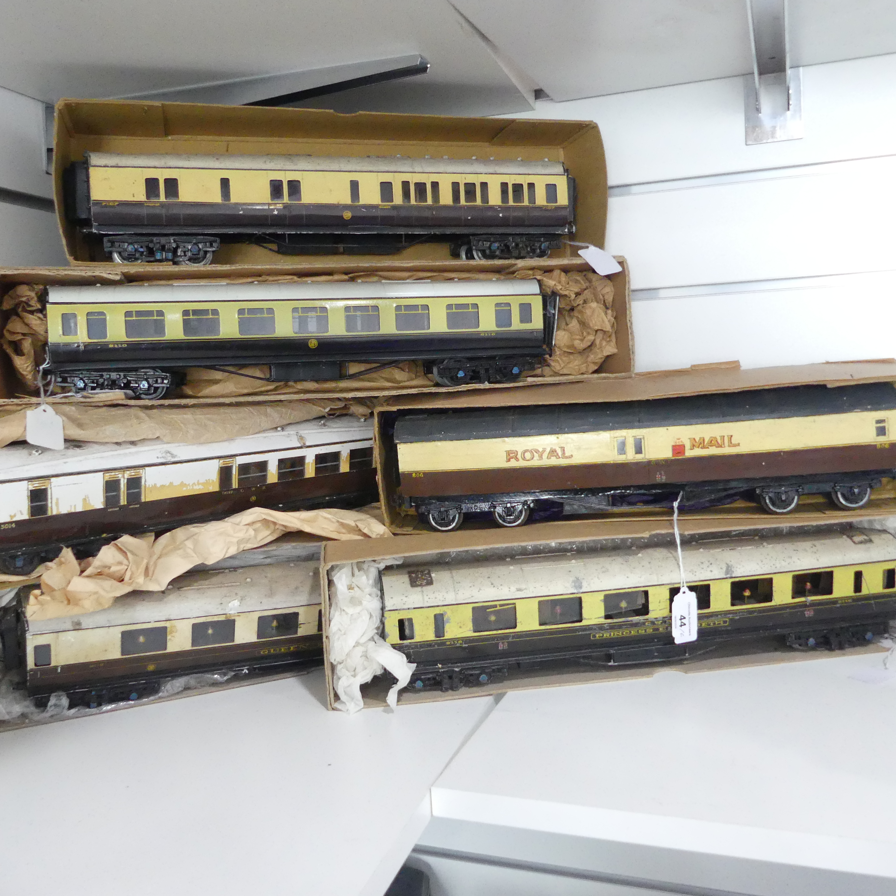 Exley ‘0’ gauge GWR Corridor Passenger Coach, chocolate and cream, No.5110, together with five other - Image 2 of 4