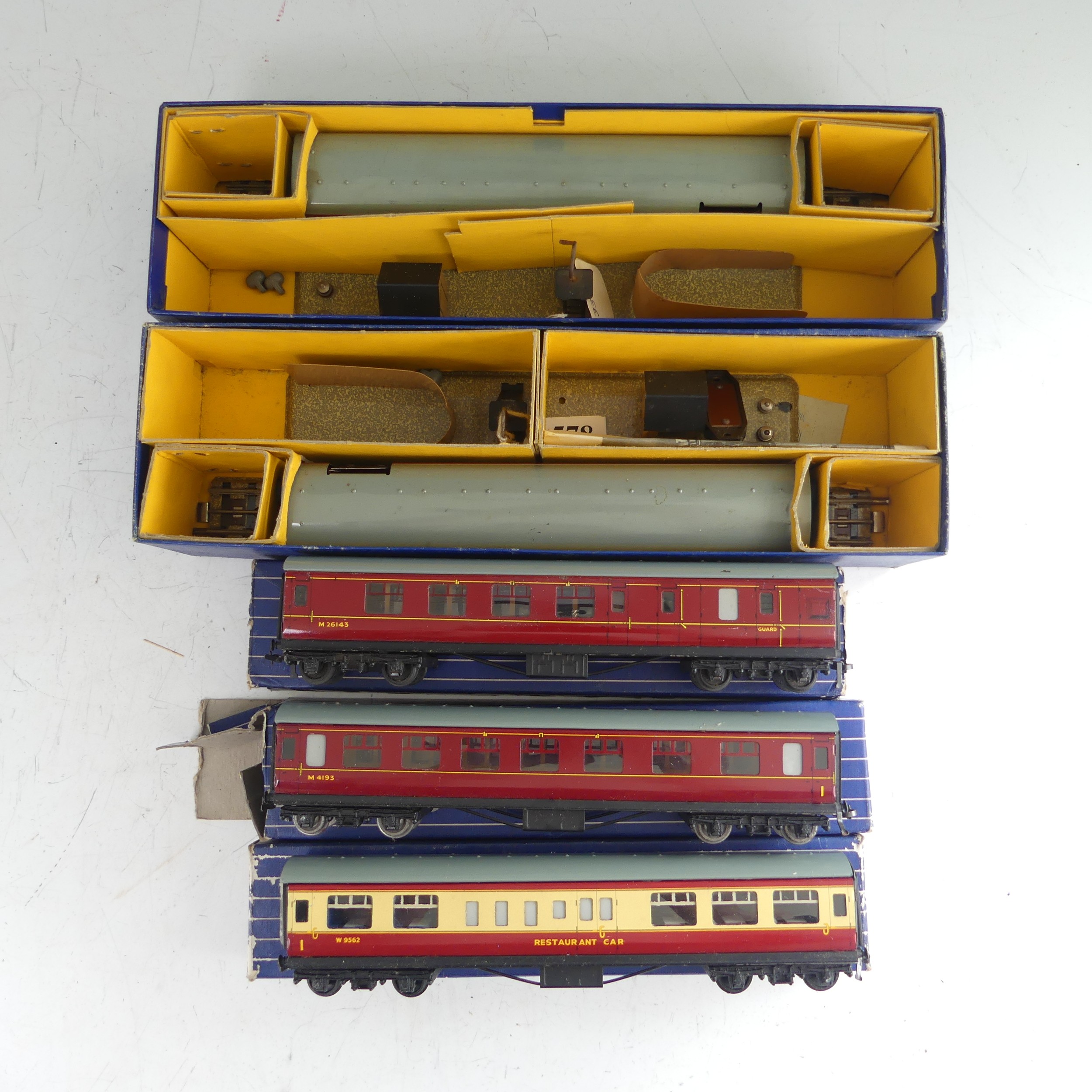 Hornby Dublo: 2 x D12 B.R. Corridor Coaches, and  D20 WR Composite Restaurant Car, and three other - Image 5 of 5