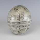A vintage African decorated Ostrich Egg, L 15 cm.